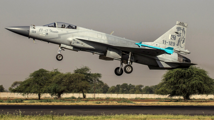 מטוס קרב JF-17 Thunder מייצור פקיסטני-סיני