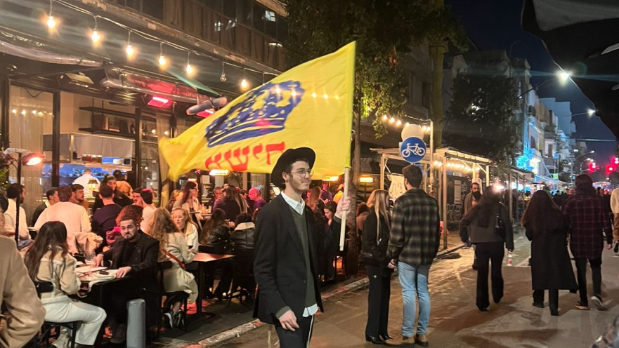 נחלת בנימין. בלילה הרחוב מתעורר לחיים