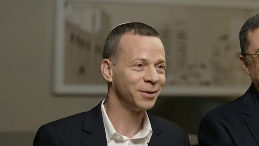 עמית סגל ובן כספית מראיינים את בני גנץ בערוץ 12