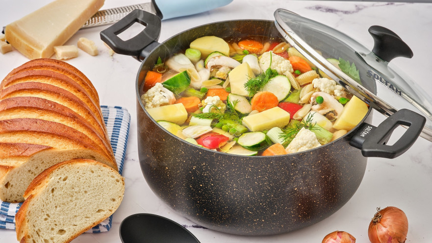 חם ומנחם. מרק ירקות חורפי עשיר