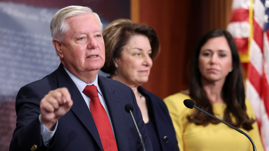  לינדזי גרהאם. מגיע לביקור בישראל