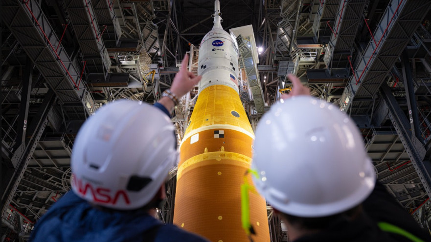 העברת החללית עם הרקטה לירח לכן השיגור