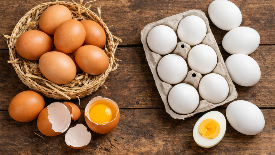 ביצים חומות ולבנות