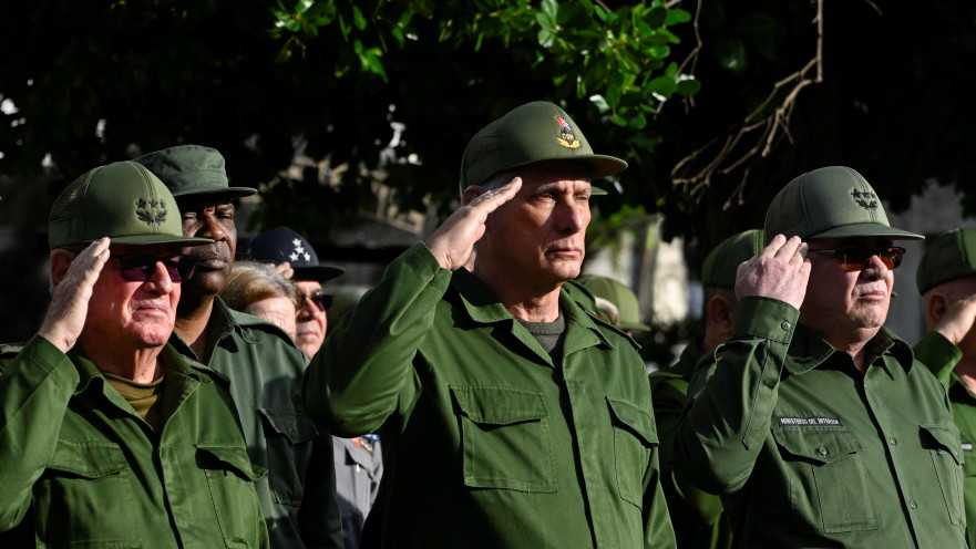 נשיא קובה מיגל דיאס־קאנל בהלוויית החיילים הקובנים שנהרגו במבצע לכידת מדורו