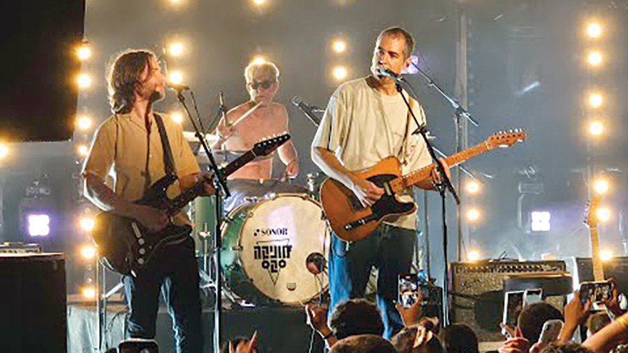 מוניקה סקס בהופעה בבארבי