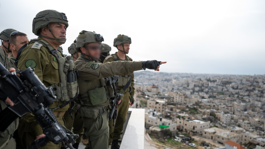 חיילי צה"ל והרמטכ"ל בשטח