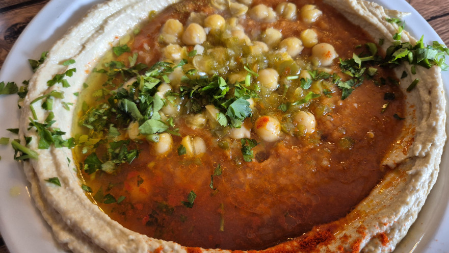 חומוס עם פול וגרגירים, נאדר הגדול