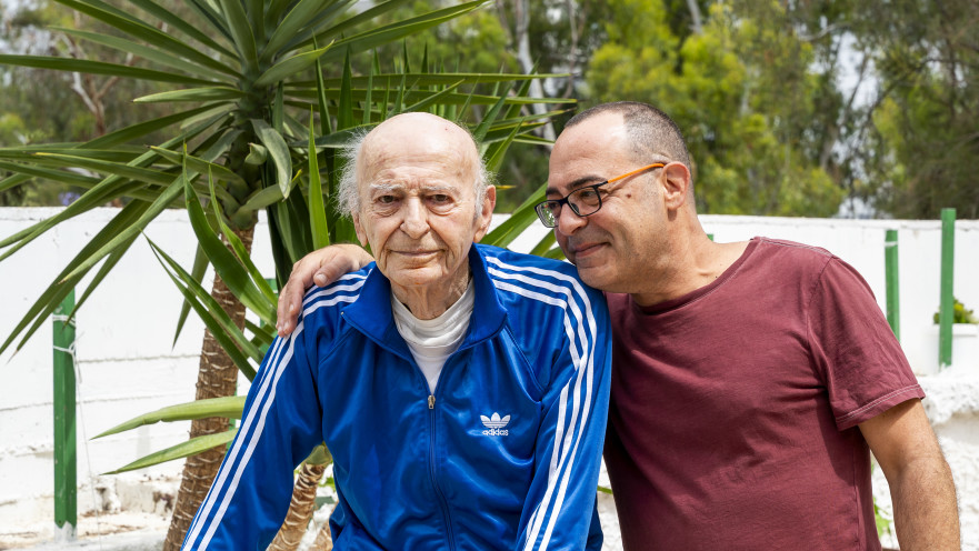 כסף על הרצפה: כך משפחות חולים סיעודיים מוותרות על אלפי שקלים