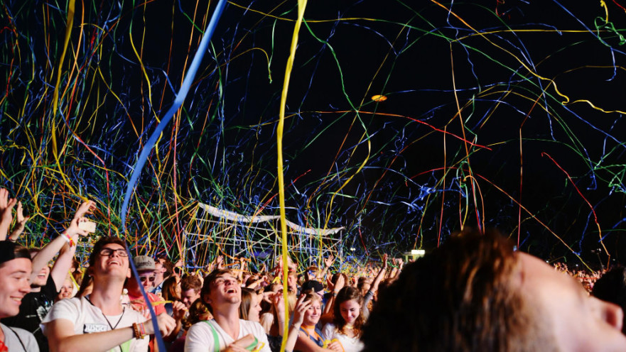 המדריך למסיבות פורים 2026 והסוד לרכישת כרטיסים מוזלים