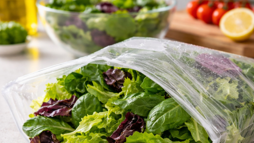 סלט טרי על השיש