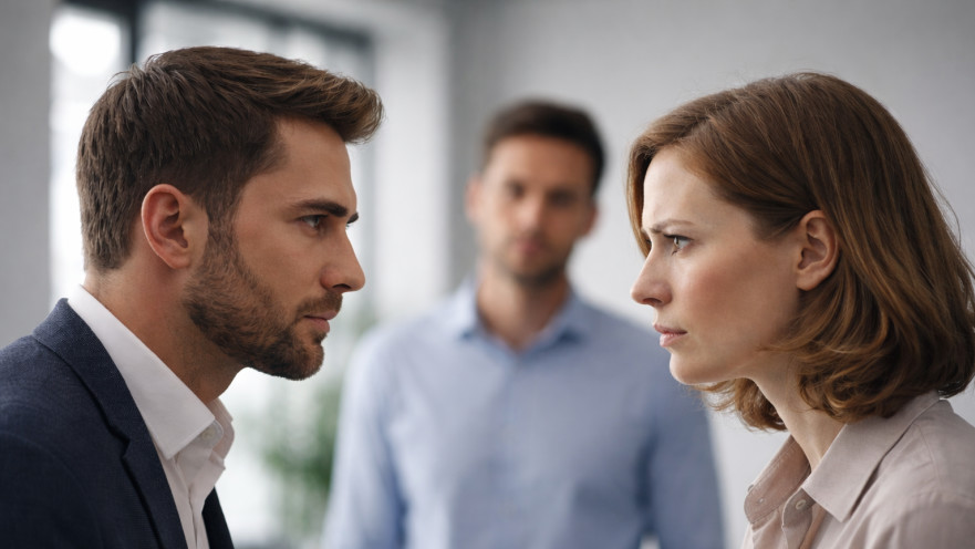 התקשרות פנימית בין שניים