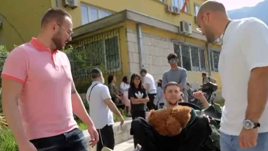 מתמודדי "המירוץ למיליון" בסיטואציה אנטישמית