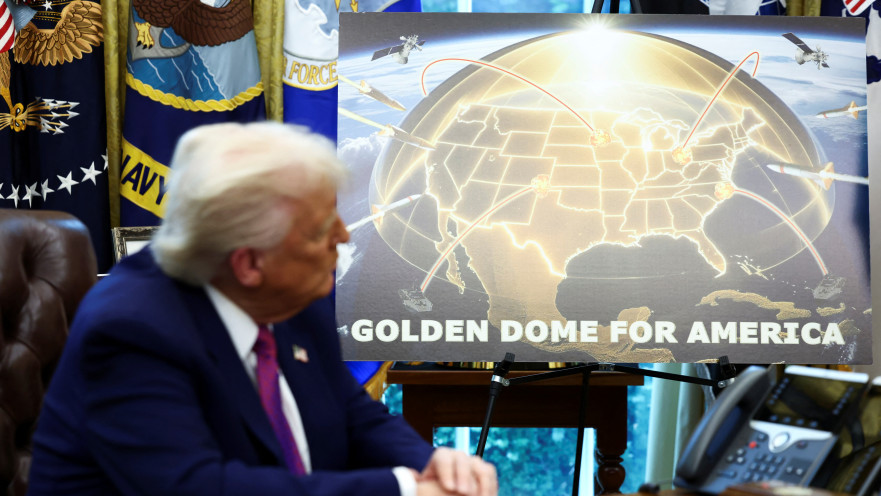 דונלד וראמפ מציג את פרויקט מערכת "כיפת הזהב" האמריקאית