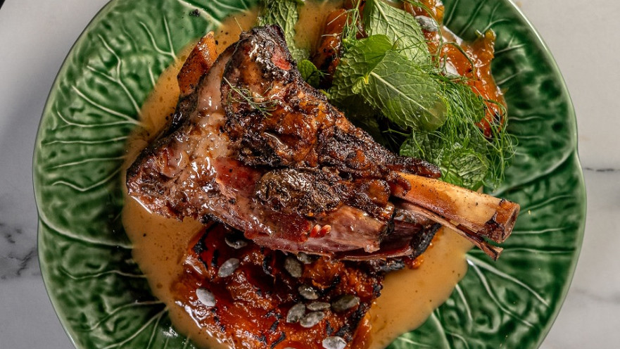 שוק טלה עם וינגרט קפה והל, דלעת בלאדית ונענע, מסעדת קציר במלון דיויד קמפינסקי תל אביב