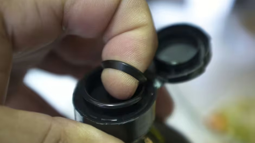 פקק של בקבוק שמן