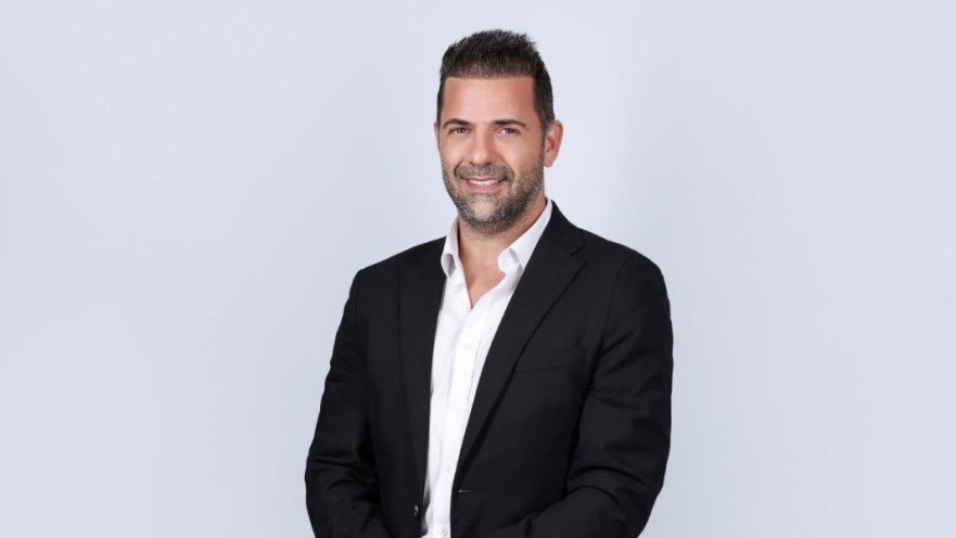 האב הגיש תביעה נגד בנו להשבת הדירה שנתן לו במתנה, התחרט, והגיש תביעה נגד עורך הדין שייצג אותו