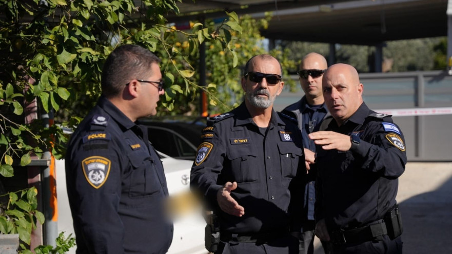 מפכ"ל המשטרה דני לוי בזירת הרצח המשולש בכפר סוועאד שבצפון