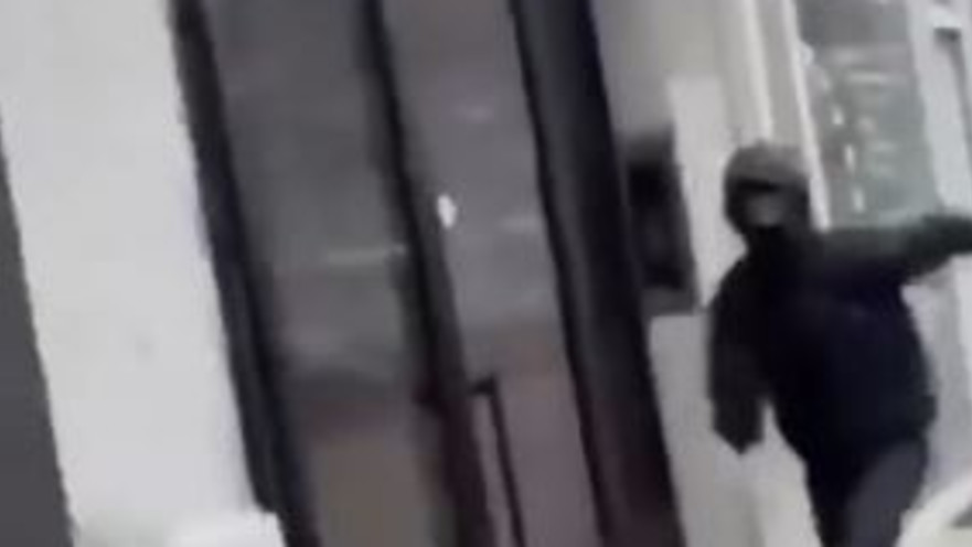 רימון הושלך לעבר סלון יופי בעיר בצרפת