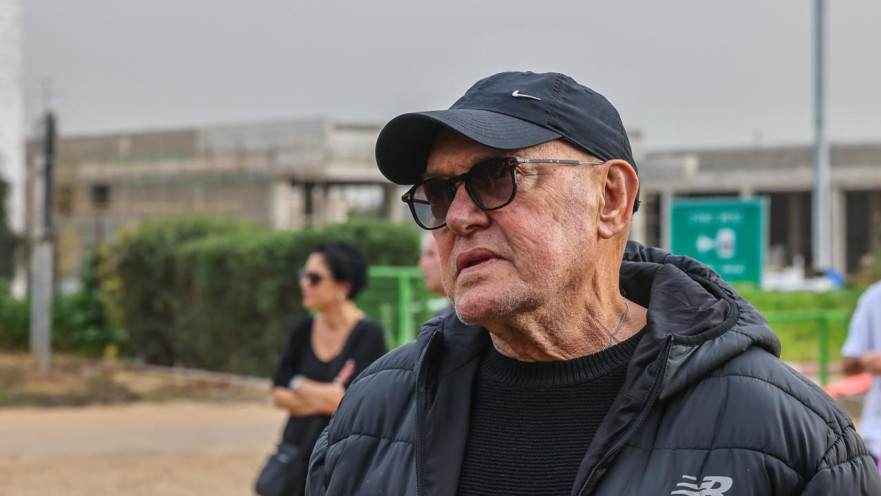 שלומי שבת בהלוויתו של מתי כספי