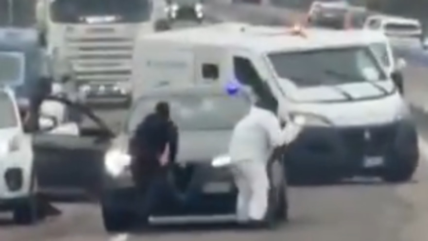 שוד באמצע הכביש באיטליה