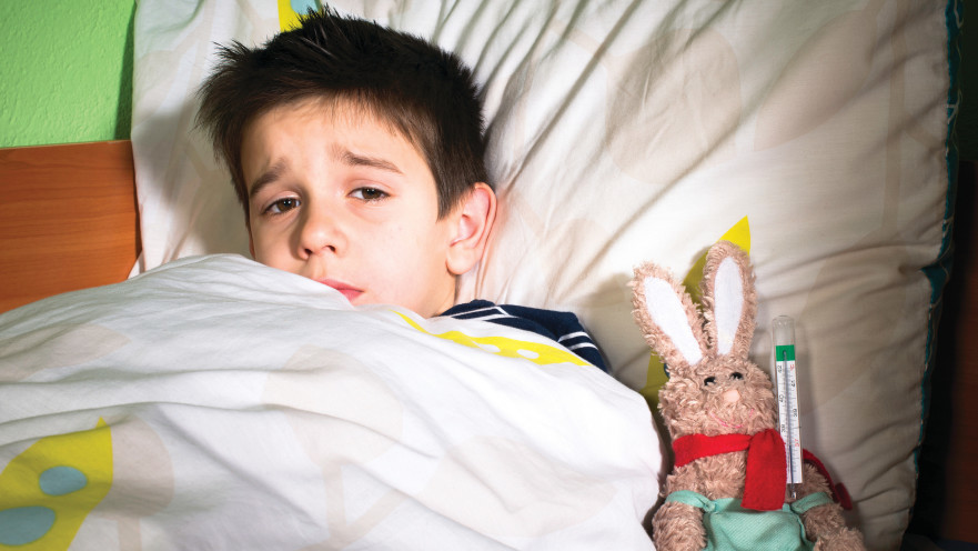  ילד חולה במיטה