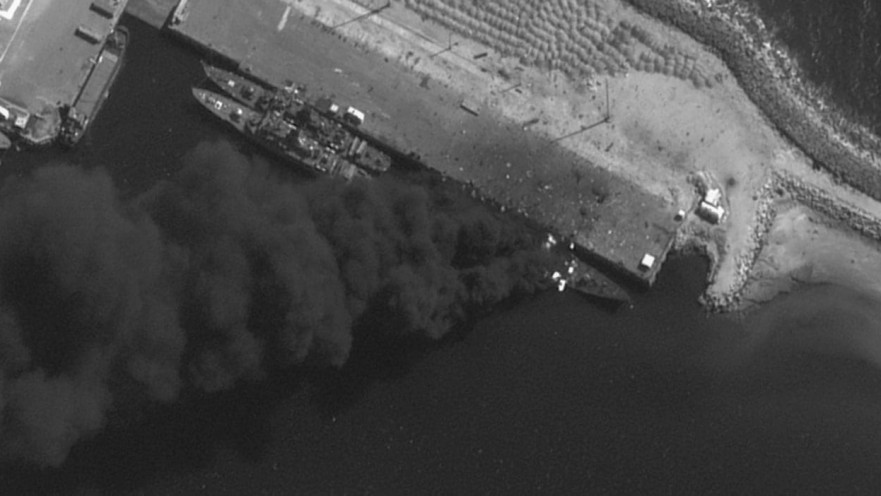 ספינה איראנית עולה באש