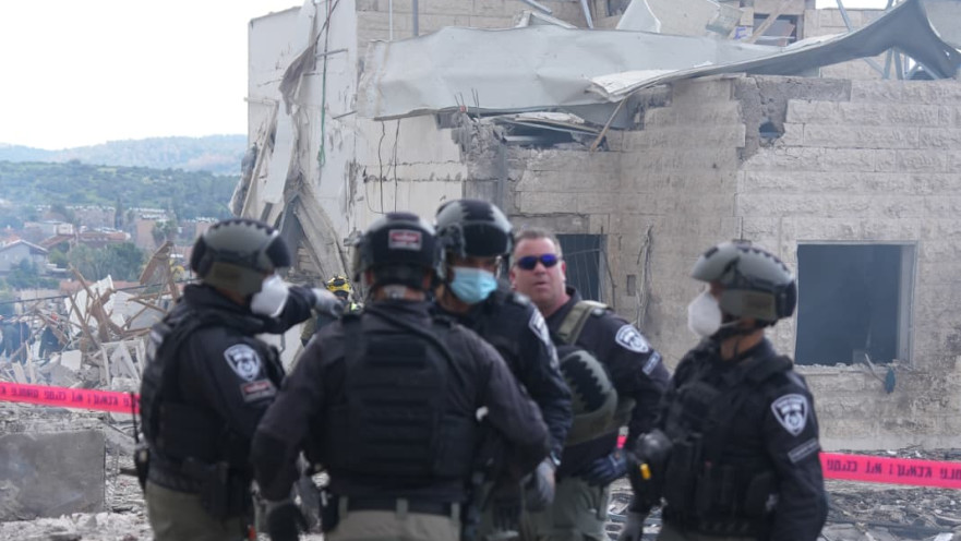 כוחות המשטרה בזירת נפילת הטיל האיראני בבית שמש