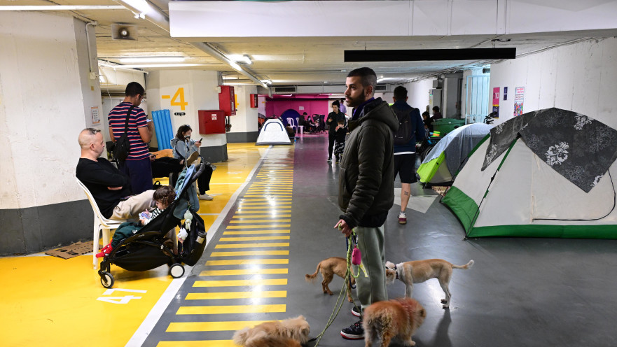 מקלטים, מרחב מוגן, ישראלים מתמגנים בחניון תת קרקעי בתל אביב