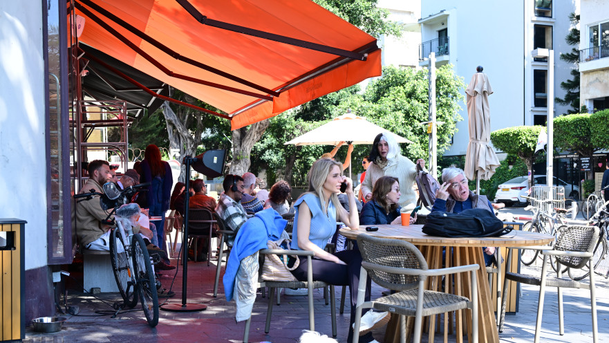 בתי קפה בתל אביב במלחמה עם איראן