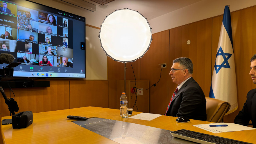 שר החוץ גדעון סער בתדרוך לפורום ה-J50 עם ראשי הקהילות היהודיות בעולם