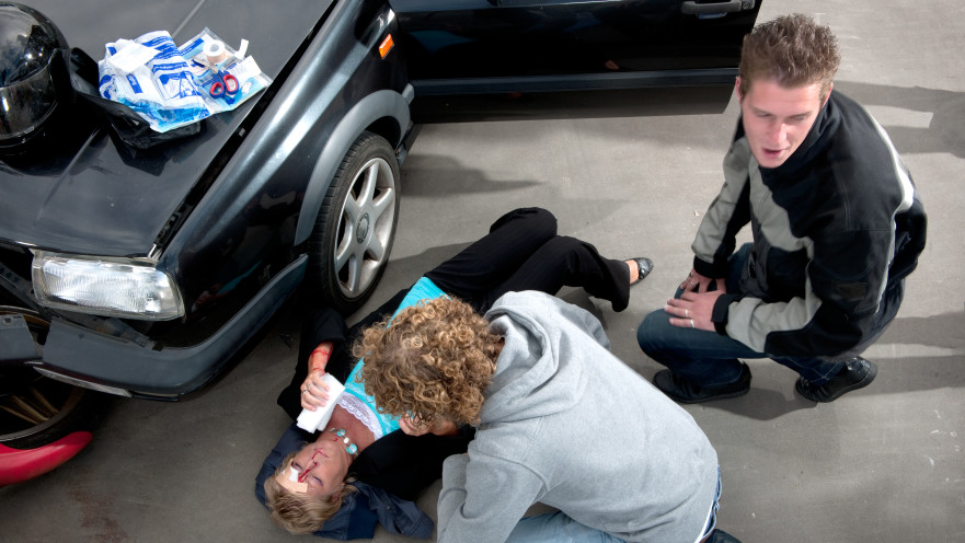 עזרה ראשונה לפצועה, אילוסטרציה