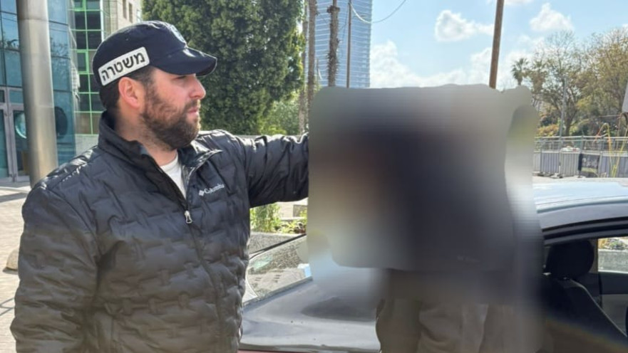 החשוד בגניבה מדירות שנפגעו מפגיעת טיל בתל אביב