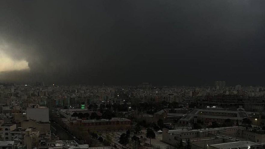 עשן שחור בטהרן בשל שריפה במתקני הנפט