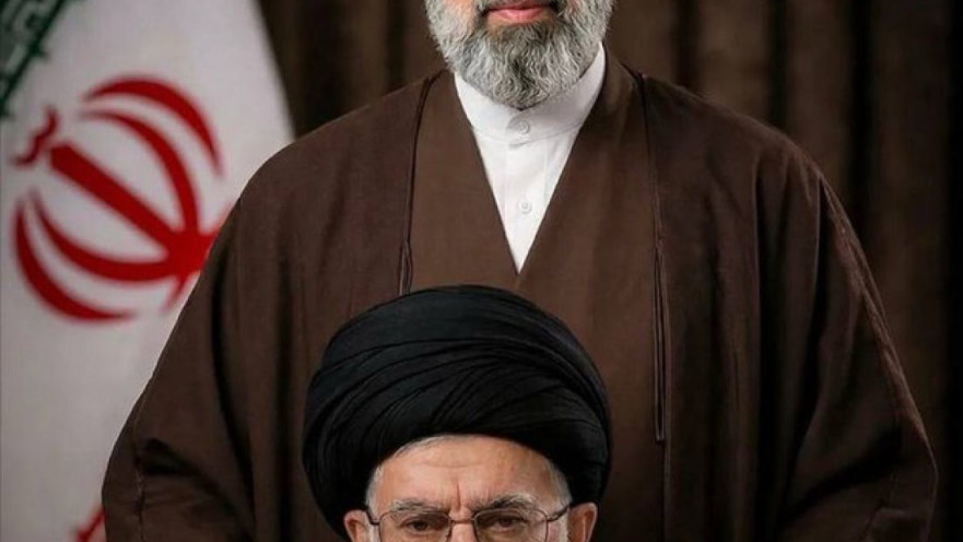 דיוקן הכרזת בנו של חמינאי ליורשו