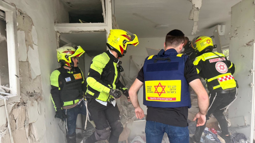 צוותי מד"א בזירת נפילה במרכז הארץ