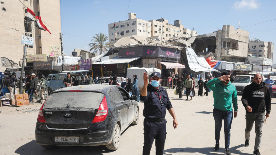 שוטר של חמאס ברחוב בעזה, ינואר 2026