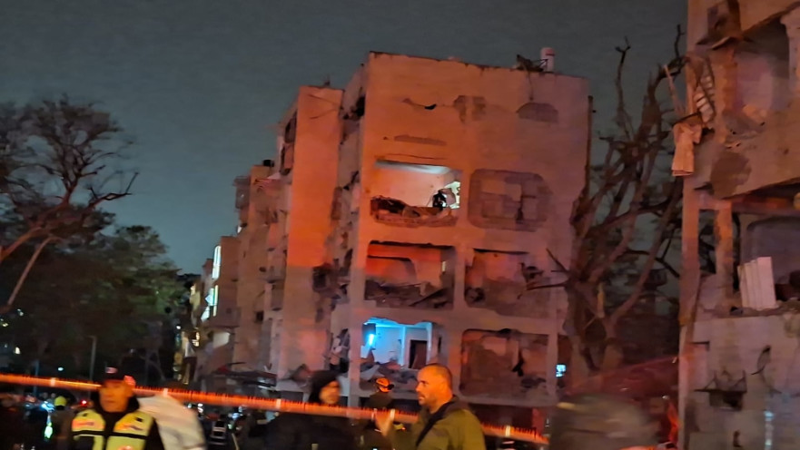 זירת ההרס בעיר ערד לאחר נפילת הטיל מאיראן 