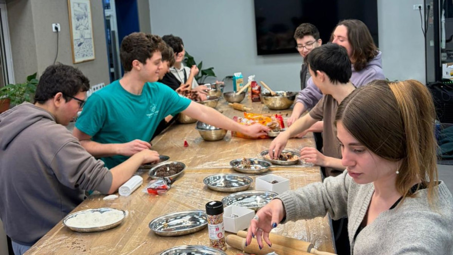 יוצרים שגרה גם בימים מאתגרים - מרכזי הנוער של גבעתיים