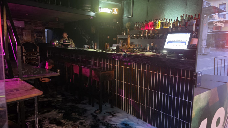 פאב בחיפה לאחר שריפה