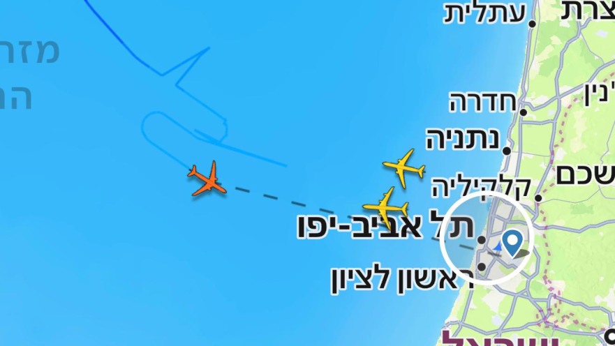 מטוס אל על חג מעל הים בעקבות שיגורים למרכז