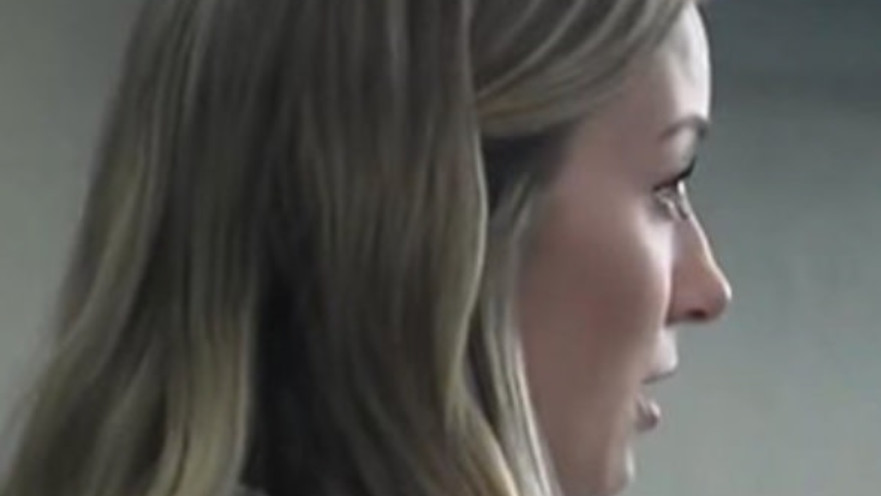 הסערה סביבה לא עוצרת