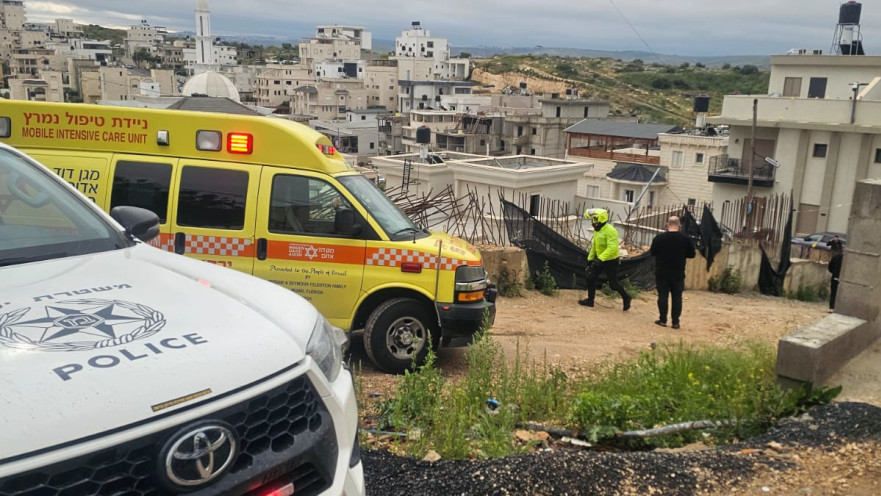 צוותי מד"א במקום הפגיעה בכפר קאסם