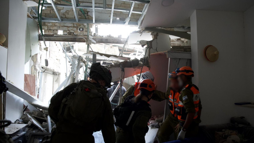 פעילות כוחות פיקוד העורף בזירת הנפילה בגוש דן