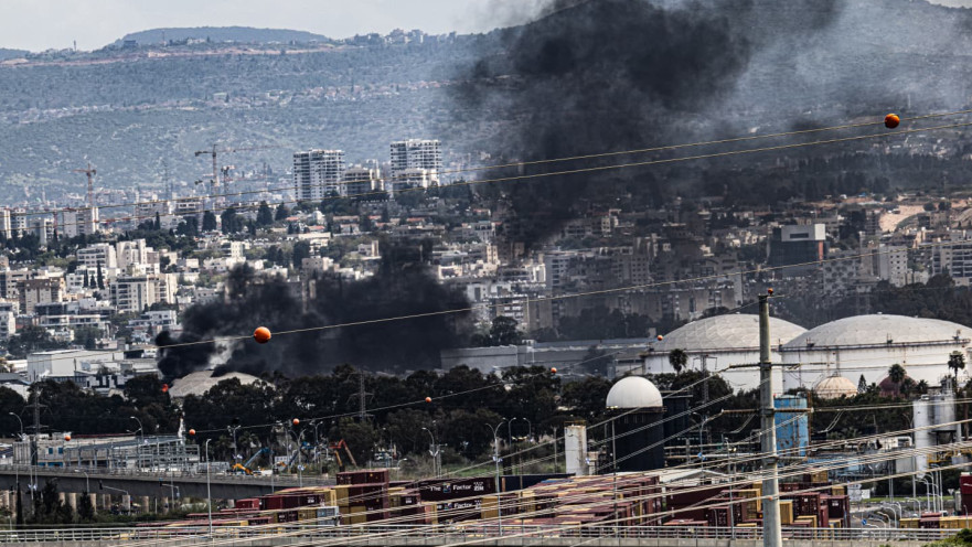 פגיעה ישירה בבתי הזיקוק בחיפה