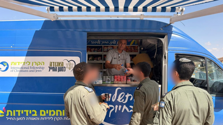 ניידת של האגודה למען החייל