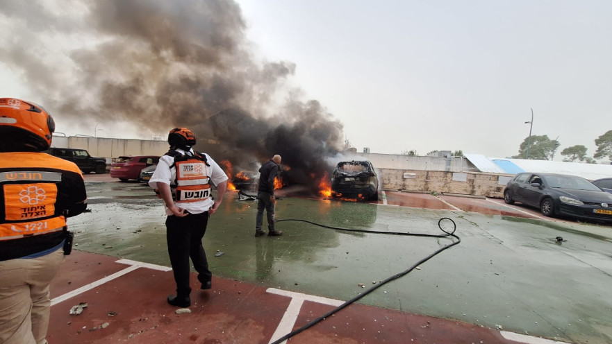 נזק לכלי רכב בקריית אתא בעקבות שיגור מאיראן