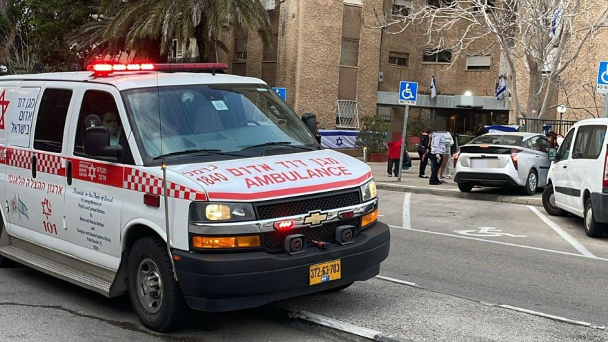 אמבולנס בזירת התאונה