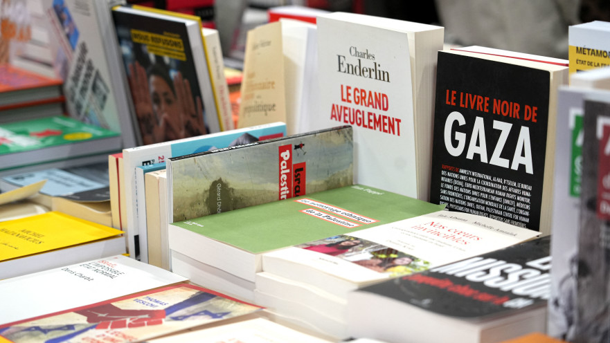 ספרים בחנות על המלחמה בעזה