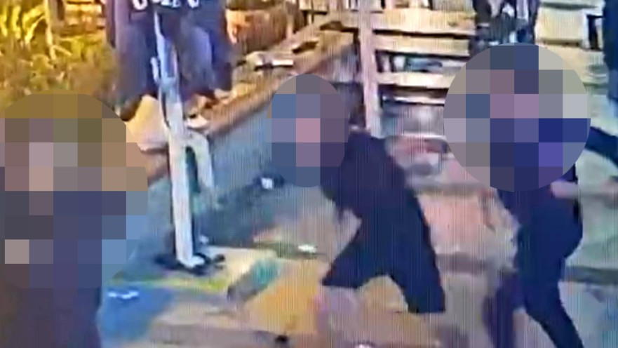 זירת הרצח בפתח תקווה: בני (ימנו) זלקא נאבק מול הנערים