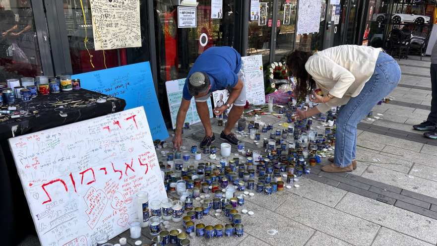 פינת זיכרון עבור ימנו בנימין זלקה ז"ל בסניף "פיצה האט" בפתח תקווה בו עבד